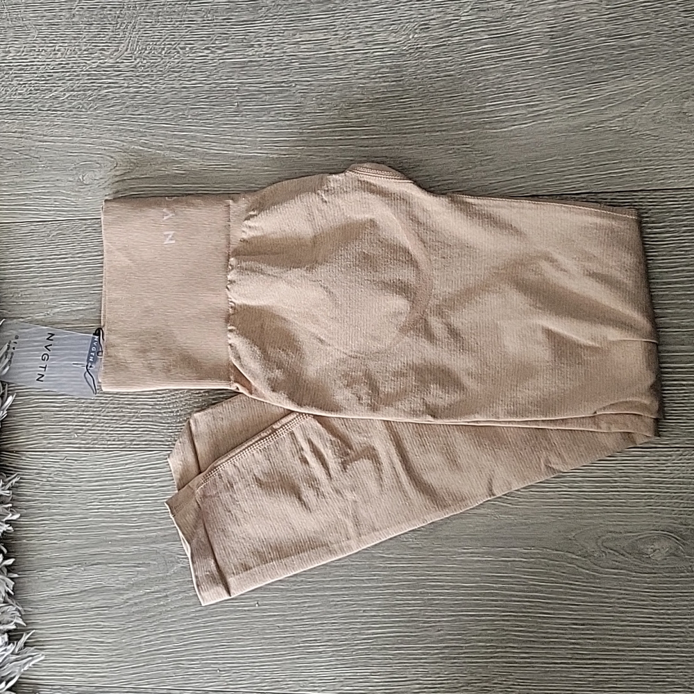 NVGTN beige contour NWT